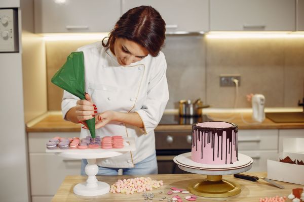 Techniques et astuces incontournables pour maîtriser la pâtisserie